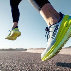 Chaussures de running adapt&eacute;es