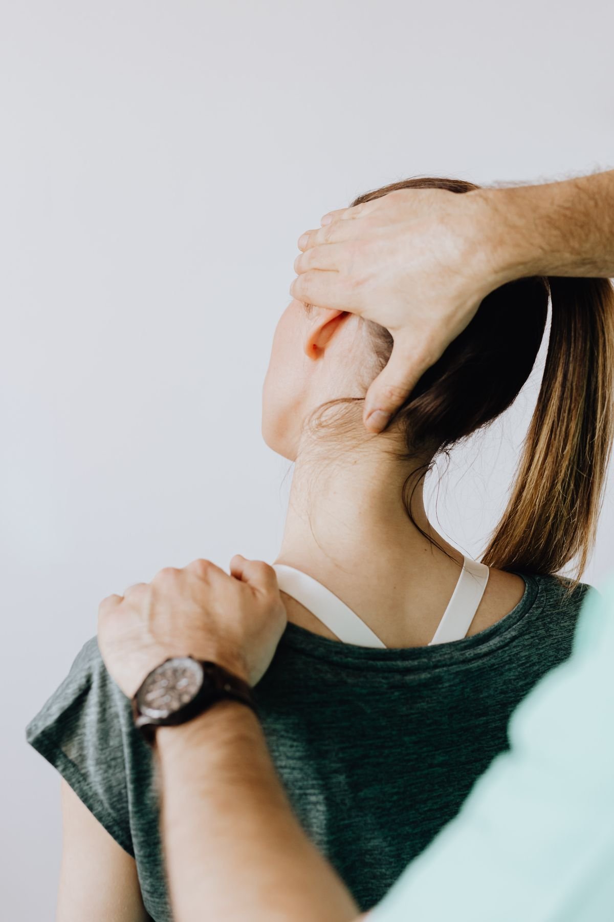 &Eacute;tirement cervical assist&eacute; en cabinet, technique douce